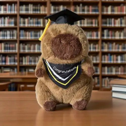 Peluche Capibara Universitaria - shop_name peluche capibara popmart labubu diadelniño paraguay comprar en shop_name Peluche Capibara Universitaria, la mejor calidad en - Wow Concept Peluche Capibara Universitaria en